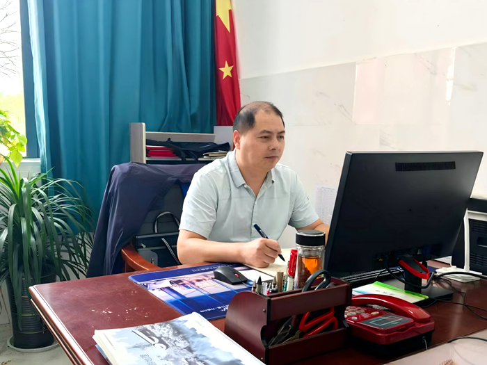 7刘勇照片_副本